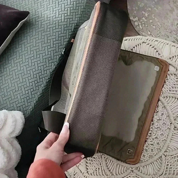 Louis Vuitton Damier Messenger Bag Unisex - Picture 8 of 8